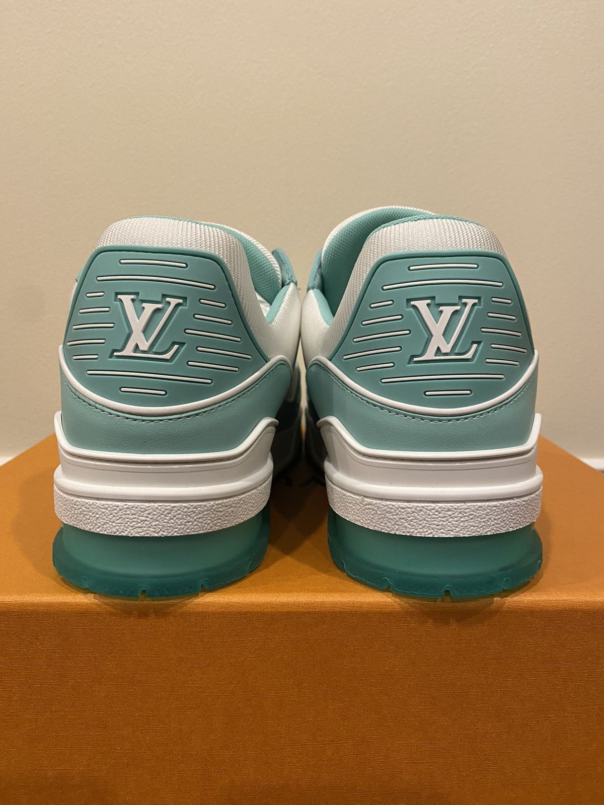 Louis Vuitton Louis Vuitton Trainer Mint Green / White LV 8.5 Size US 8.5 / EU 41-42 - 5 Thumbnail