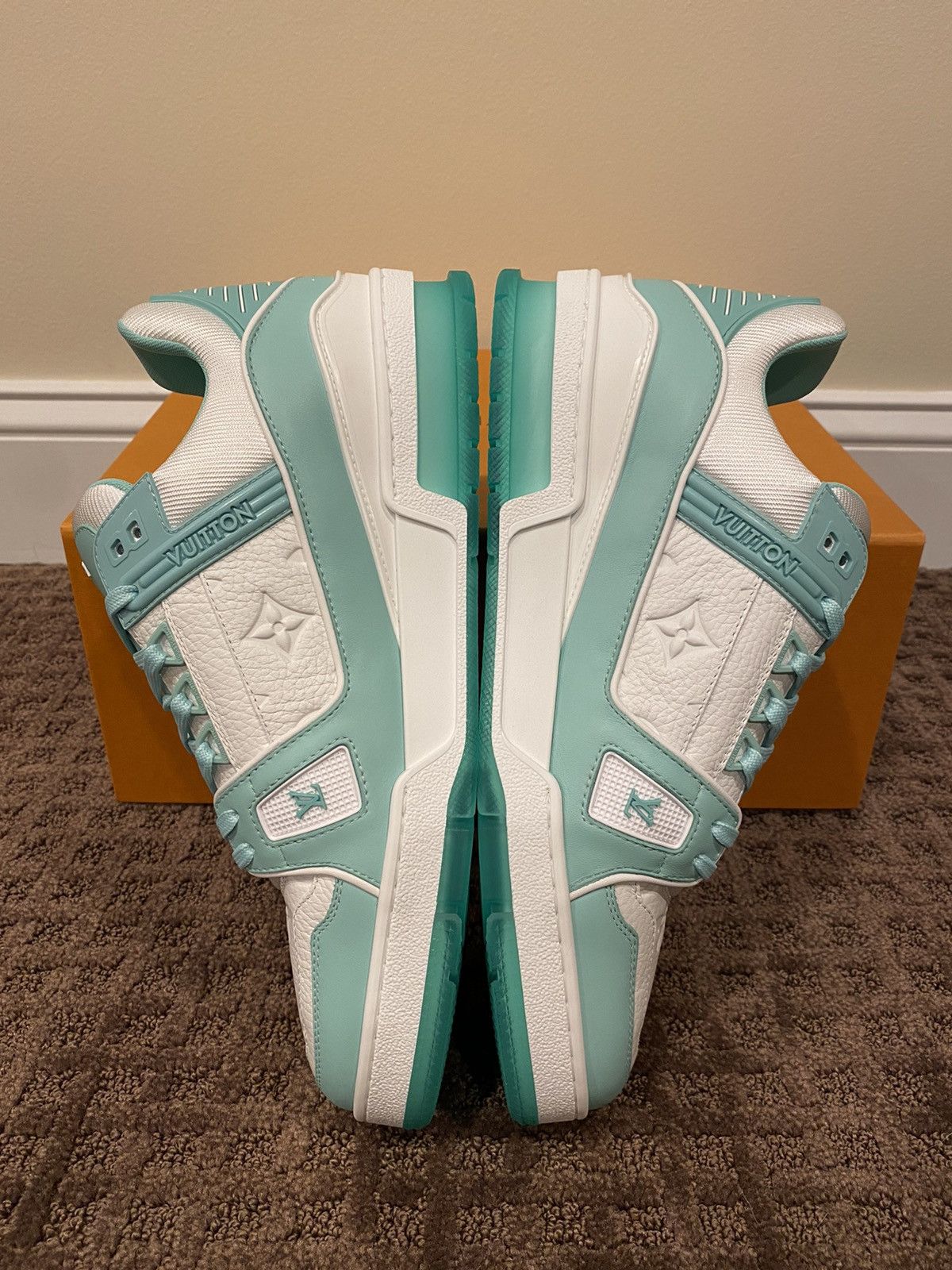 Louis Vuitton Louis Vuitton Trainer Mint Green / White LV 8.5 Size US 8.5 / EU 41-42 - 4 Thumbnail