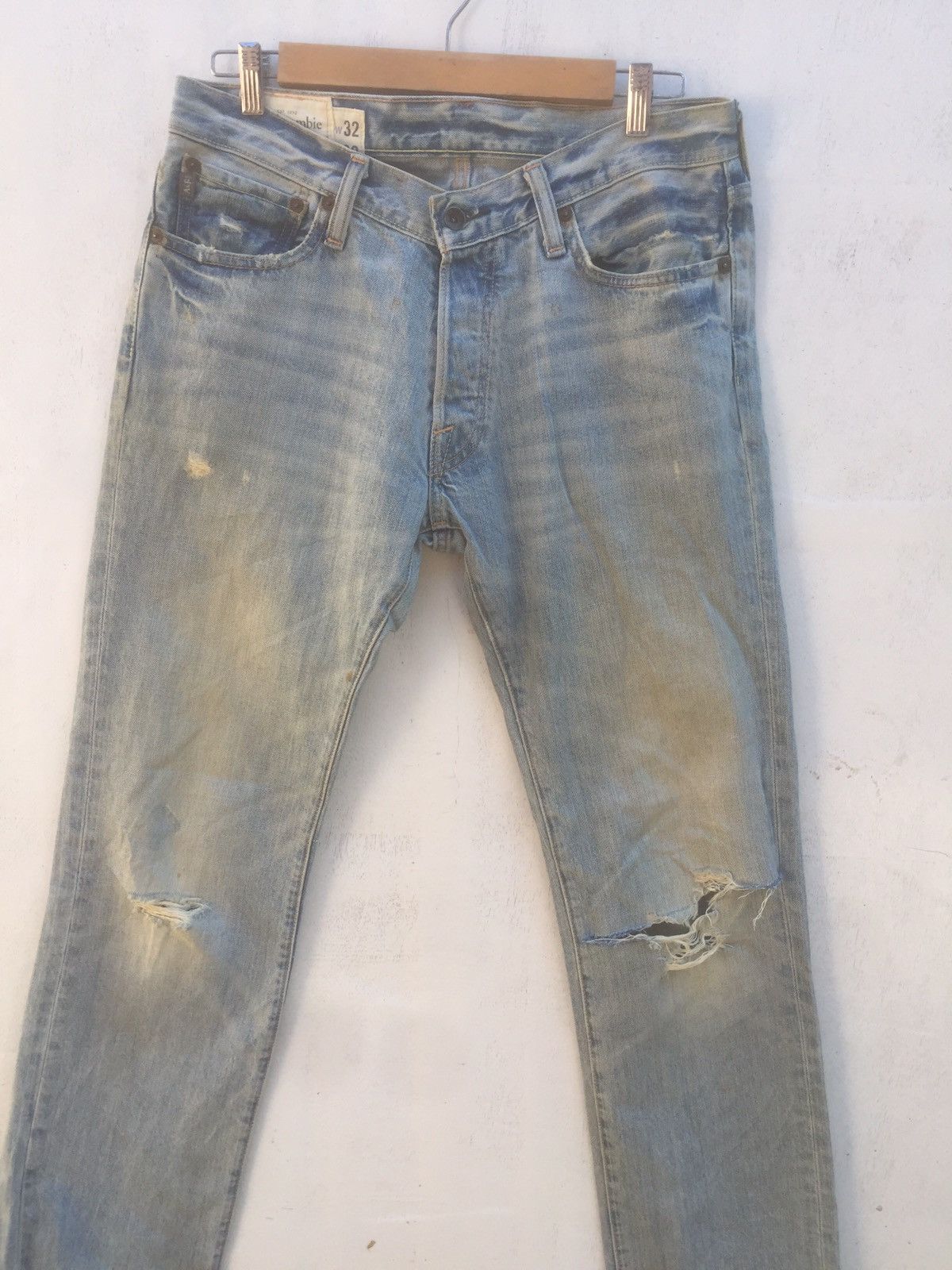 Abercrombie & Fitch ABERCROMBIE DISTRESSED DENIM PANTS Size US 32 / EU 48 - 5 Thumbnail