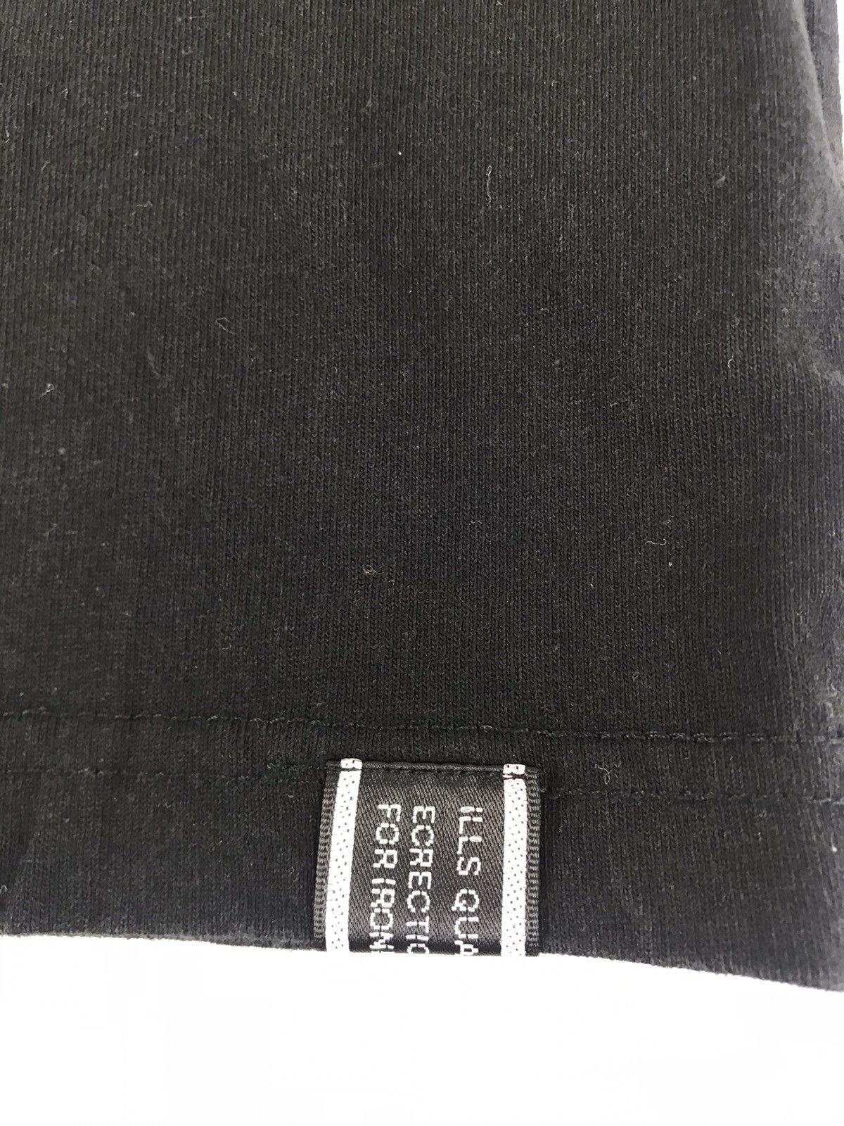Japanese Brand ill's Japanese Brand Sprayed Spell Out Logo Tee T-shirt Size US S / EU 44-46 / 1 - 4 Thumbnail