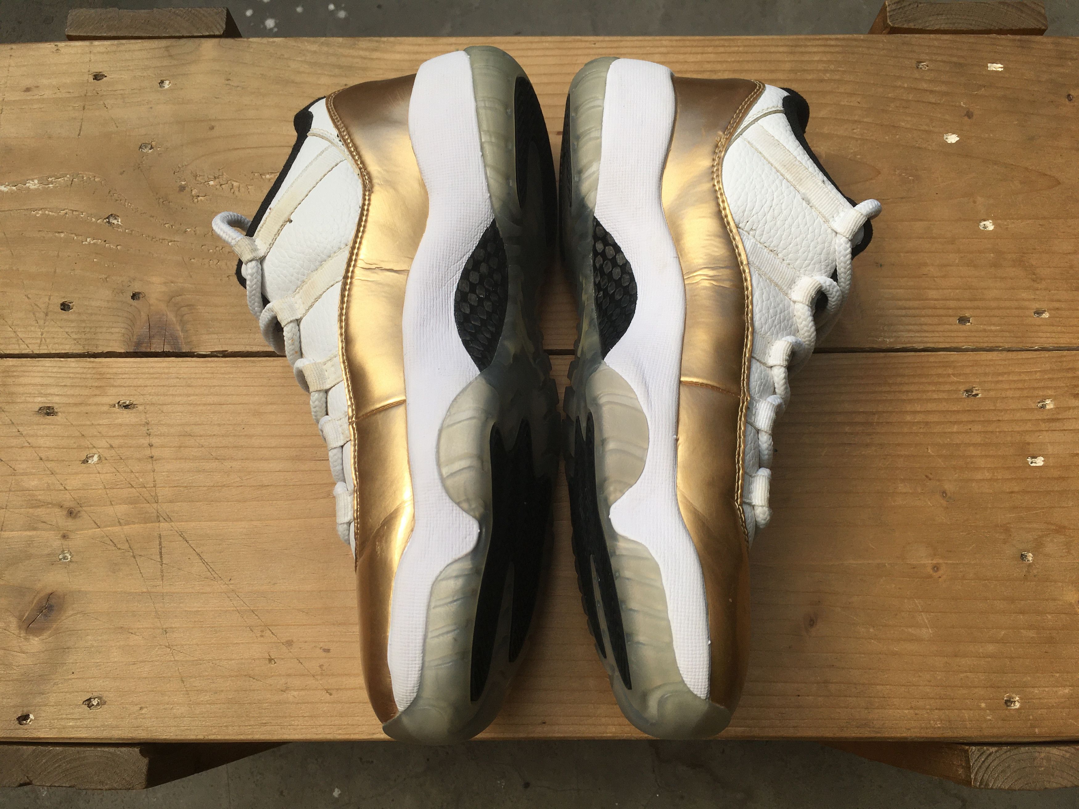 Jordan Brand × Nike 🔥 Nike Air Jordan 11 Retro Low Closing Ceremony Size US 9.5 / EU 42-43 - 20 Thumbnail