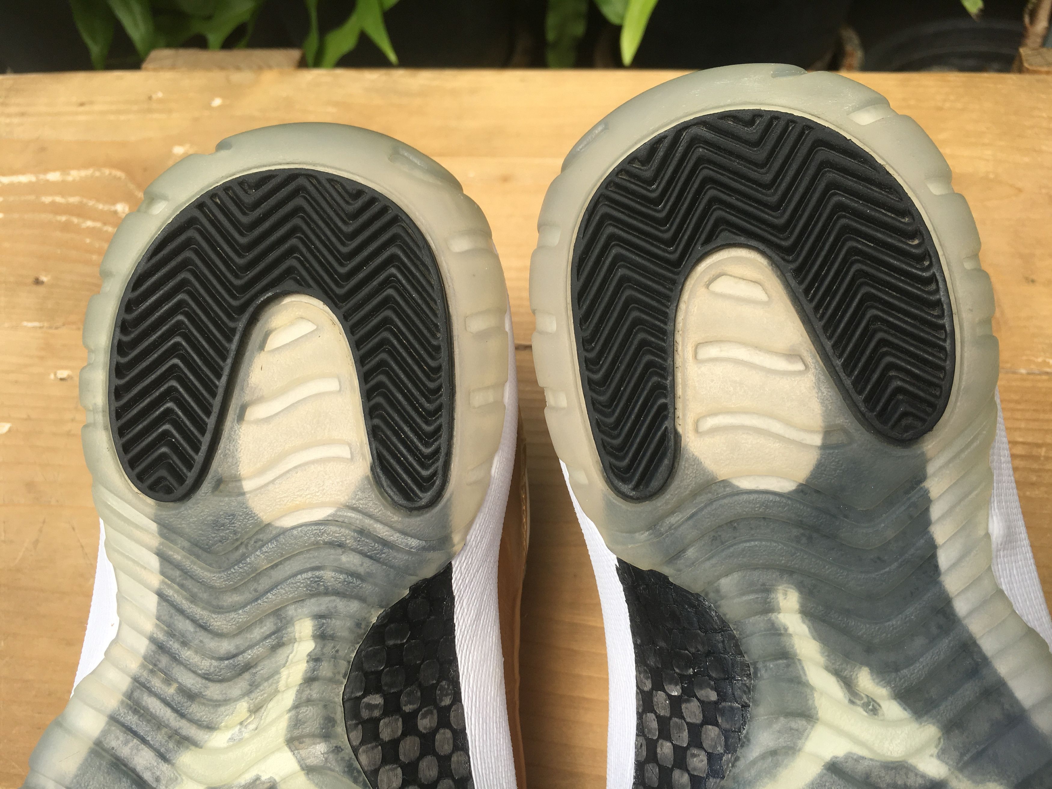 Jordan Brand × Nike 🔥 Nike Air Jordan 11 Retro Low Closing Ceremony Size US 9.5 / EU 42-43 - 15 Thumbnail