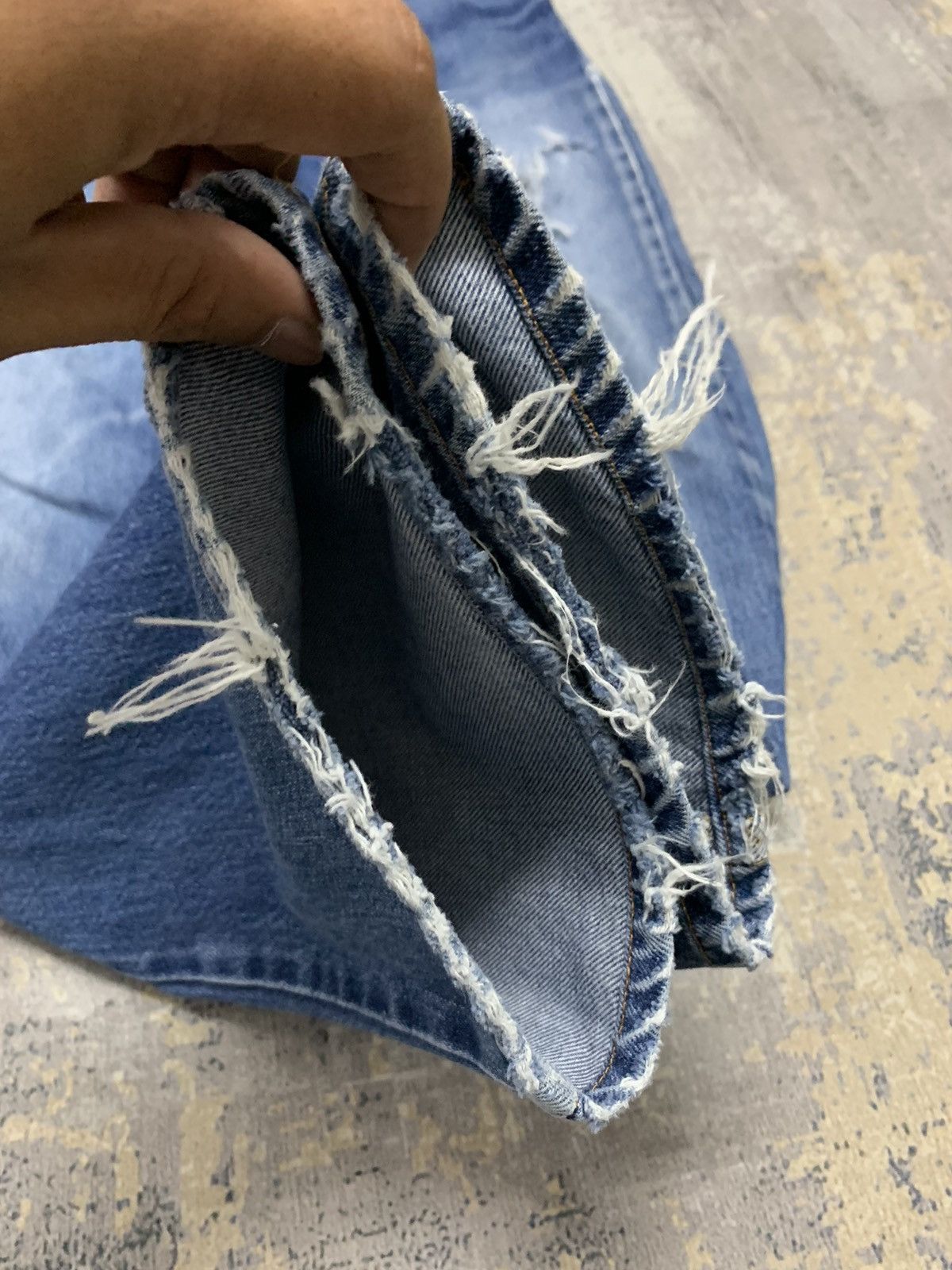 Vintage 90s Levi’s 519 Distressed Ripped Faded Blue Denim Jeans W31 Size US 31 - 8 Thumbnail