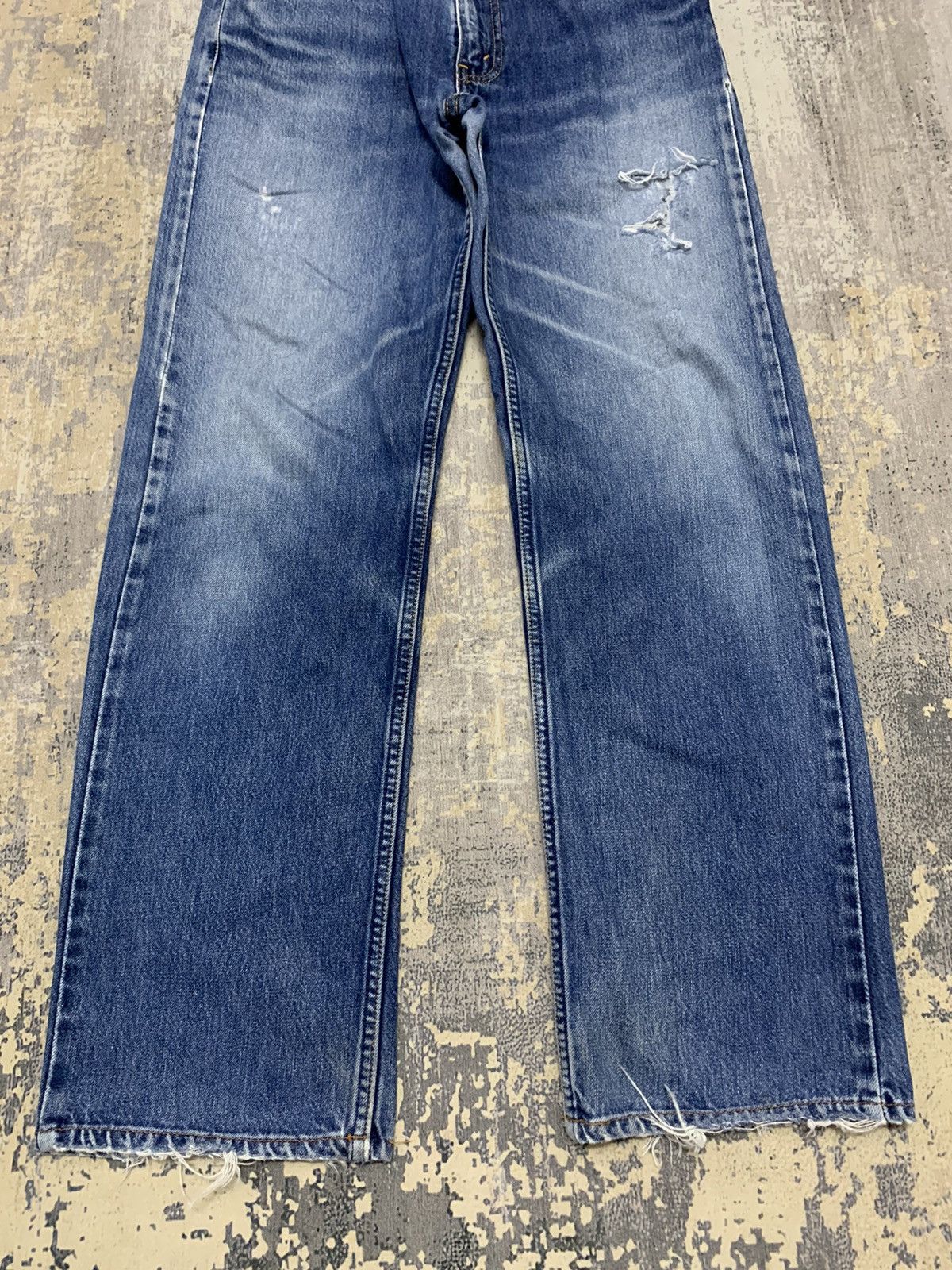 Vintage 90s Levi’s 519 Distressed Ripped Faded Blue Denim Jeans W31 Size US 31 - 4 Thumbnail