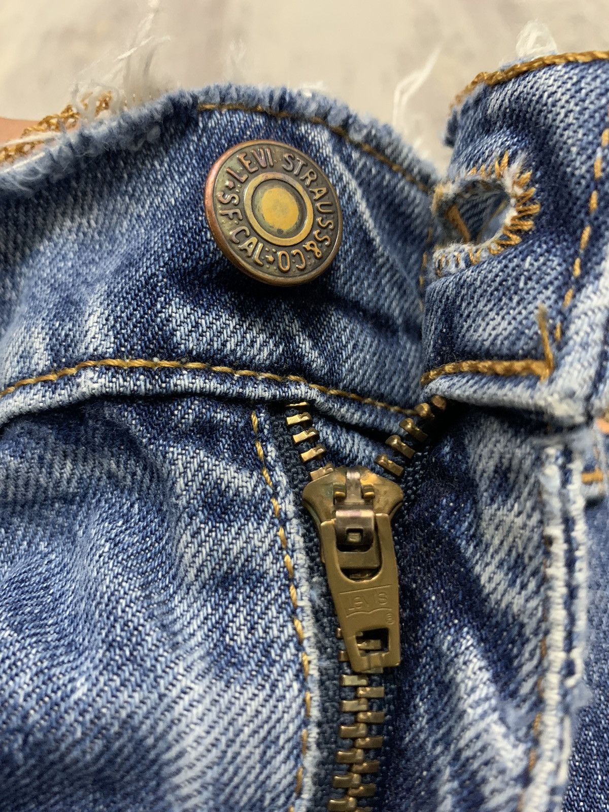 Vintage 90s Levi’s 519 Distressed Ripped Faded Blue Denim Jeans W31 Size US 31 - 9 Thumbnail