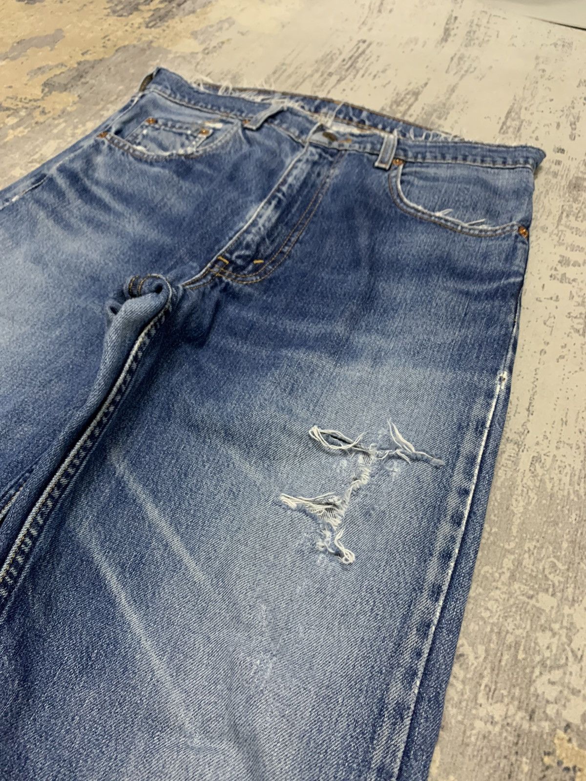 Vintage 90s Levi’s 519 Distressed Ripped Faded Blue Denim Jeans W31 Size US 31 - 5 Thumbnail