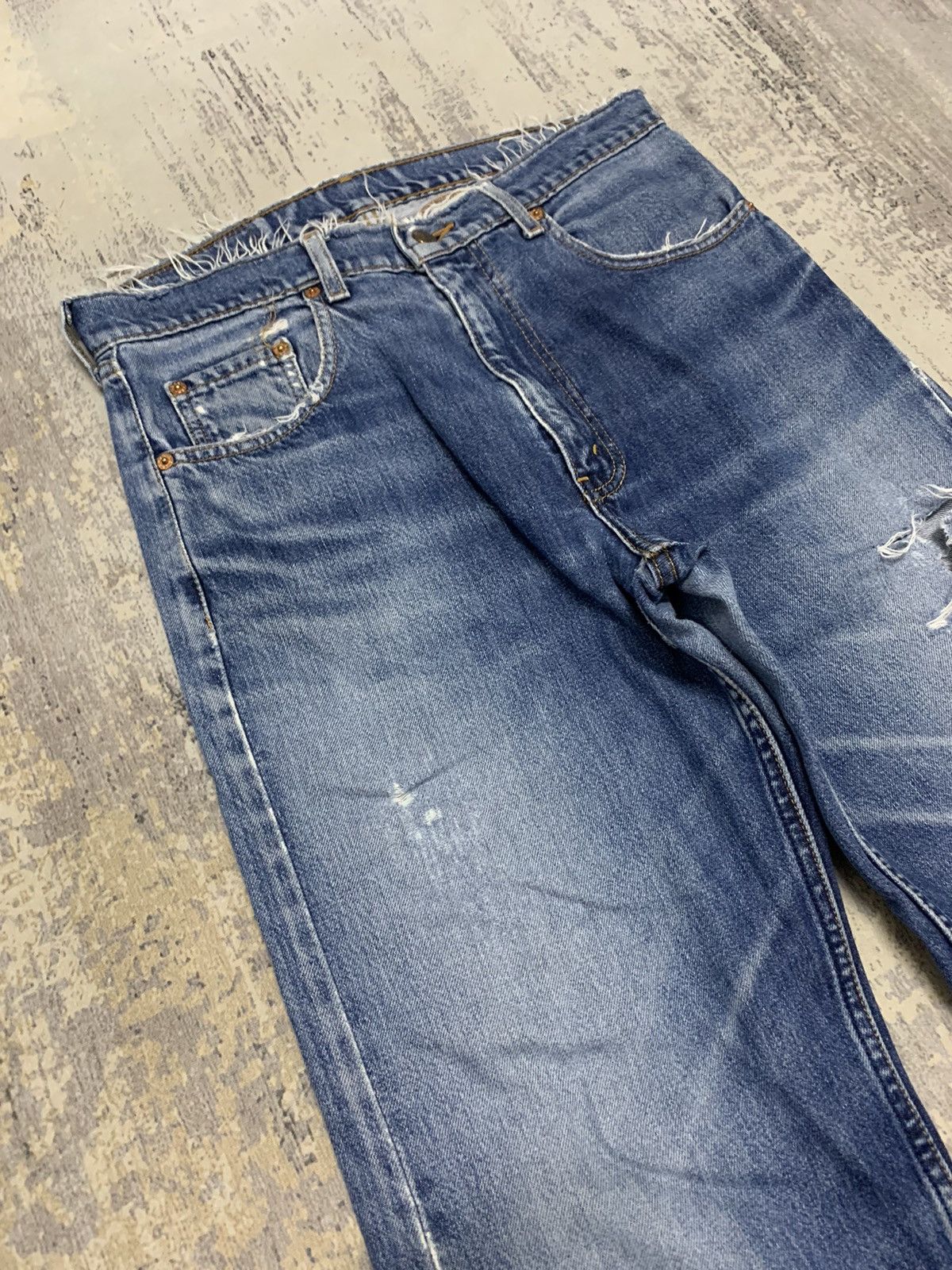 Vintage 90s Levi’s 519 Distressed Ripped Faded Blue Denim Jeans W31 Size US 31 - 2 Thumbnail