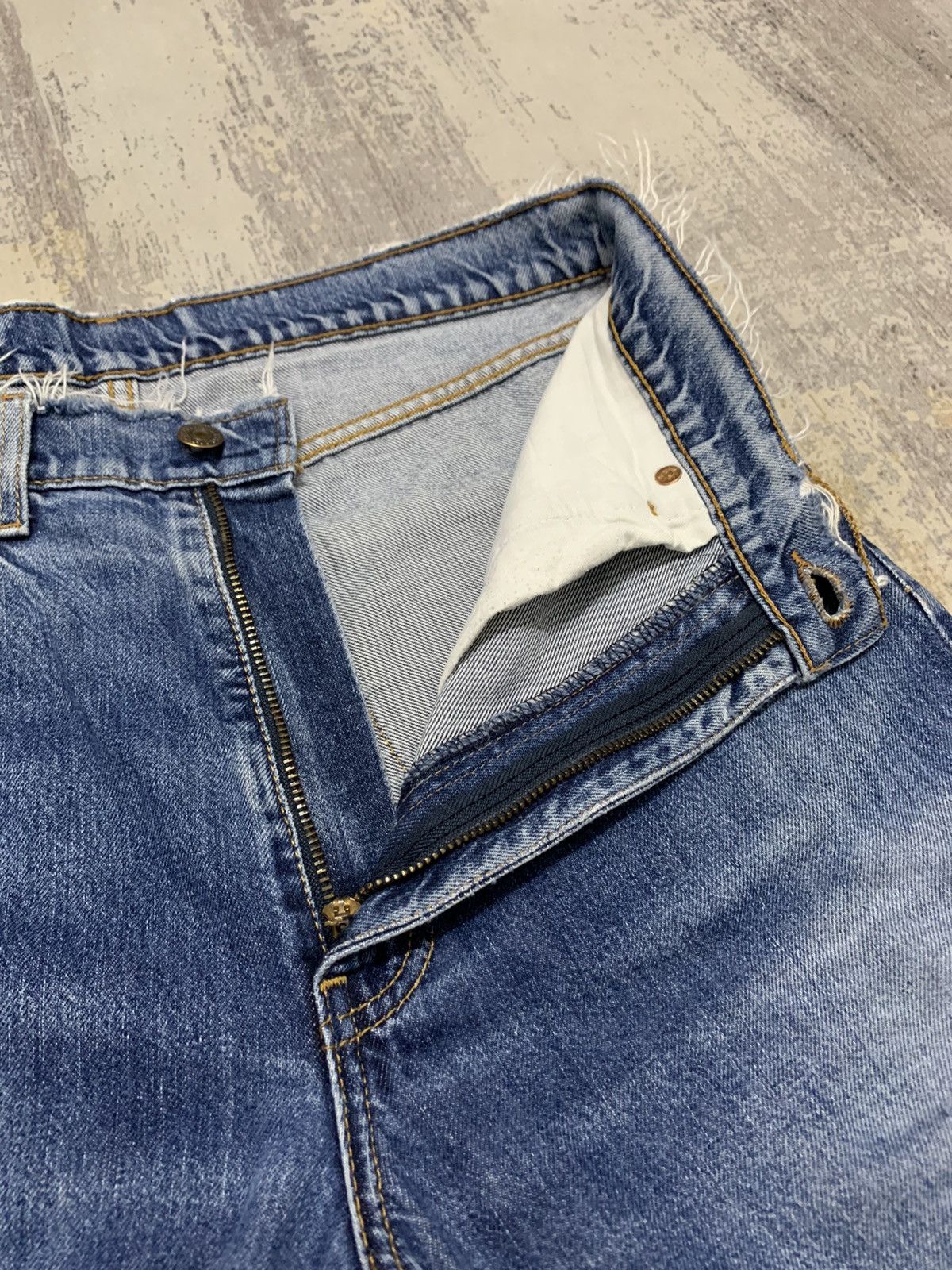 Vintage 90s Levi’s 519 Distressed Ripped Faded Blue Denim Jeans W31 Size US 31 - 7 Thumbnail