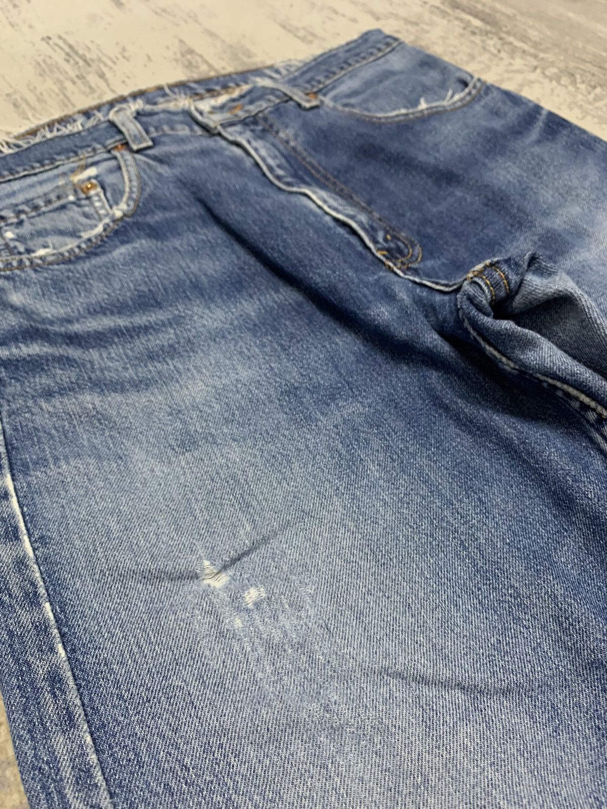 Vintage 90s Levi’s 519 Distressed Ripped Faded Blue Denim Jeans W31 Size US 31 - 6 Thumbnail