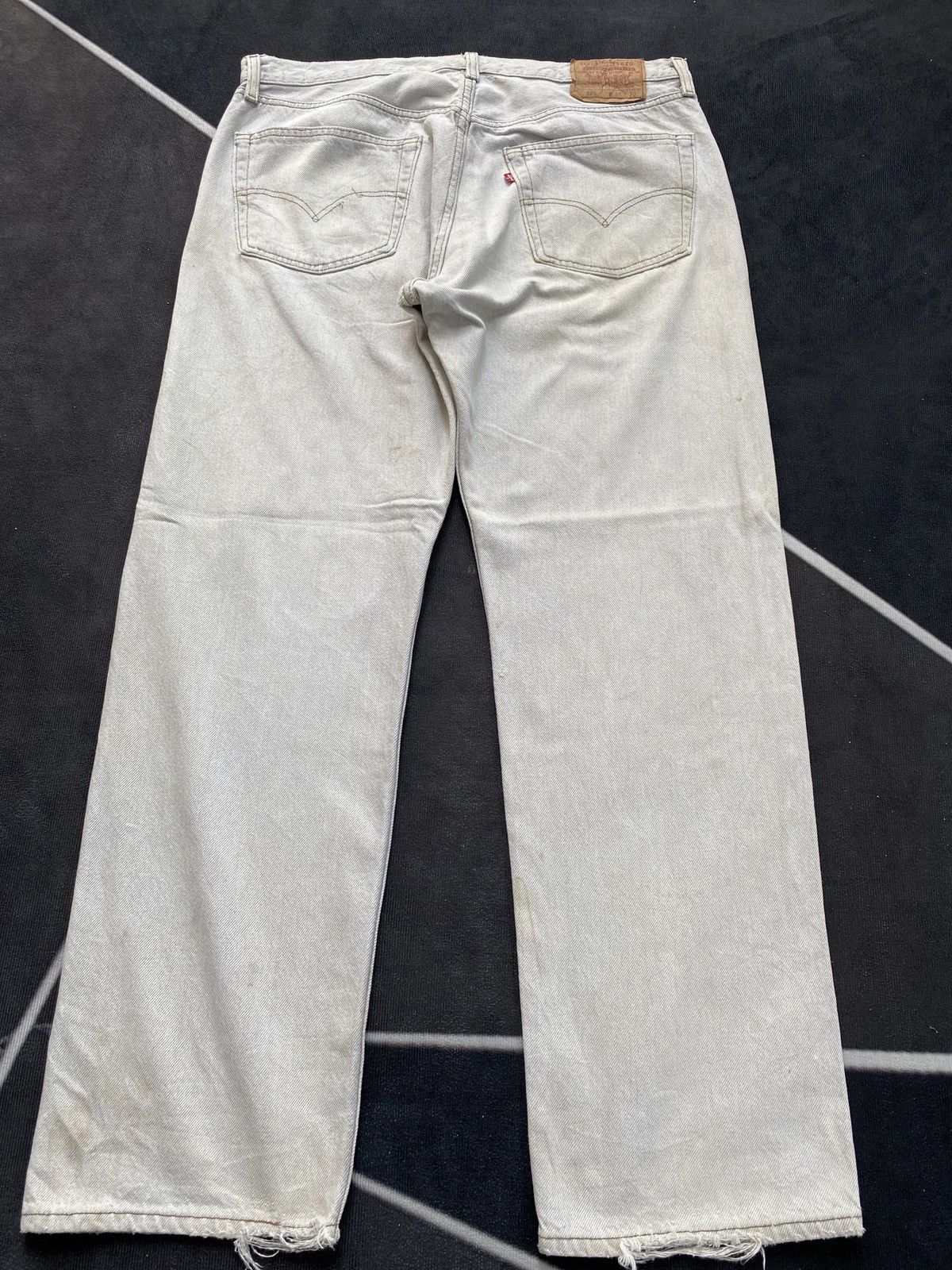 Jean × Levi's × Vintage 90s VINTAGE LEVIS 501 DISTRESSED JEANS-J375 Size US 37 - 4 Thumbnail