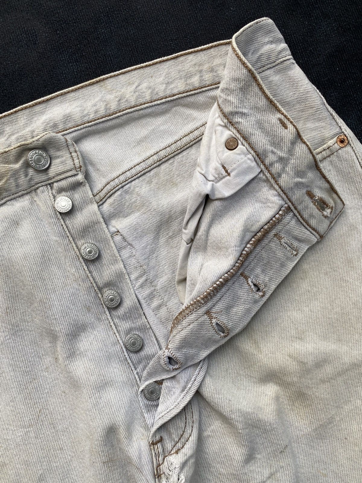 Jean × Levi's × Vintage 90s VINTAGE LEVIS 501 DISTRESSED JEANS-J375 Size US 37 - 5 Thumbnail