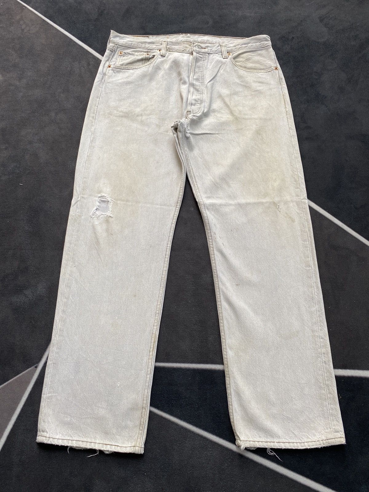 Jean × Levi's × Vintage 90s VINTAGE LEVIS 501 DISTRESSED JEANS-J375 Size US 37 - 2 Thumbnail