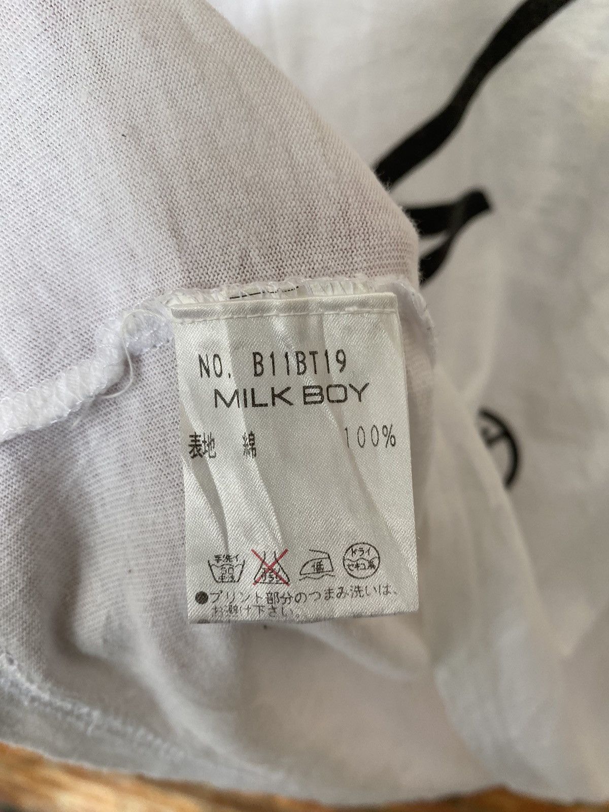 Japanese Brand Vtg MILKBOY sting the honey tee Size US S / EU 44-46 / 1 - 9 Thumbnail