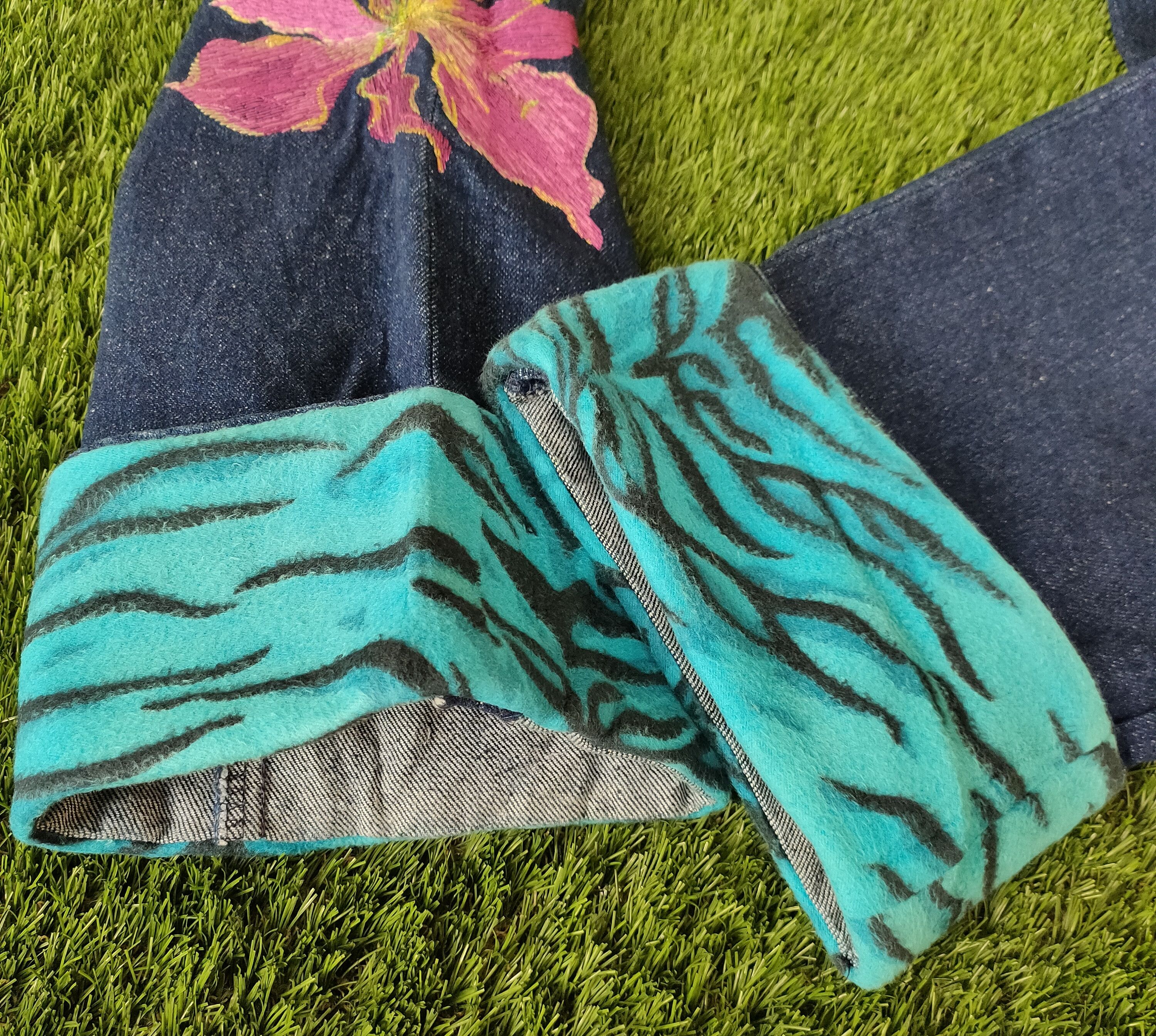 Versace Jeans Couture ❌NEED GONE ❌versace jeans couture Size US 33 - 9 Thumbnail
