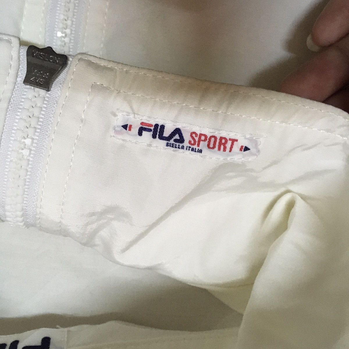 Fila Vintage Fila Big Logo Windbreaker Light Jacket Size US L / EU 52-54 / 3 - 8 Thumbnail