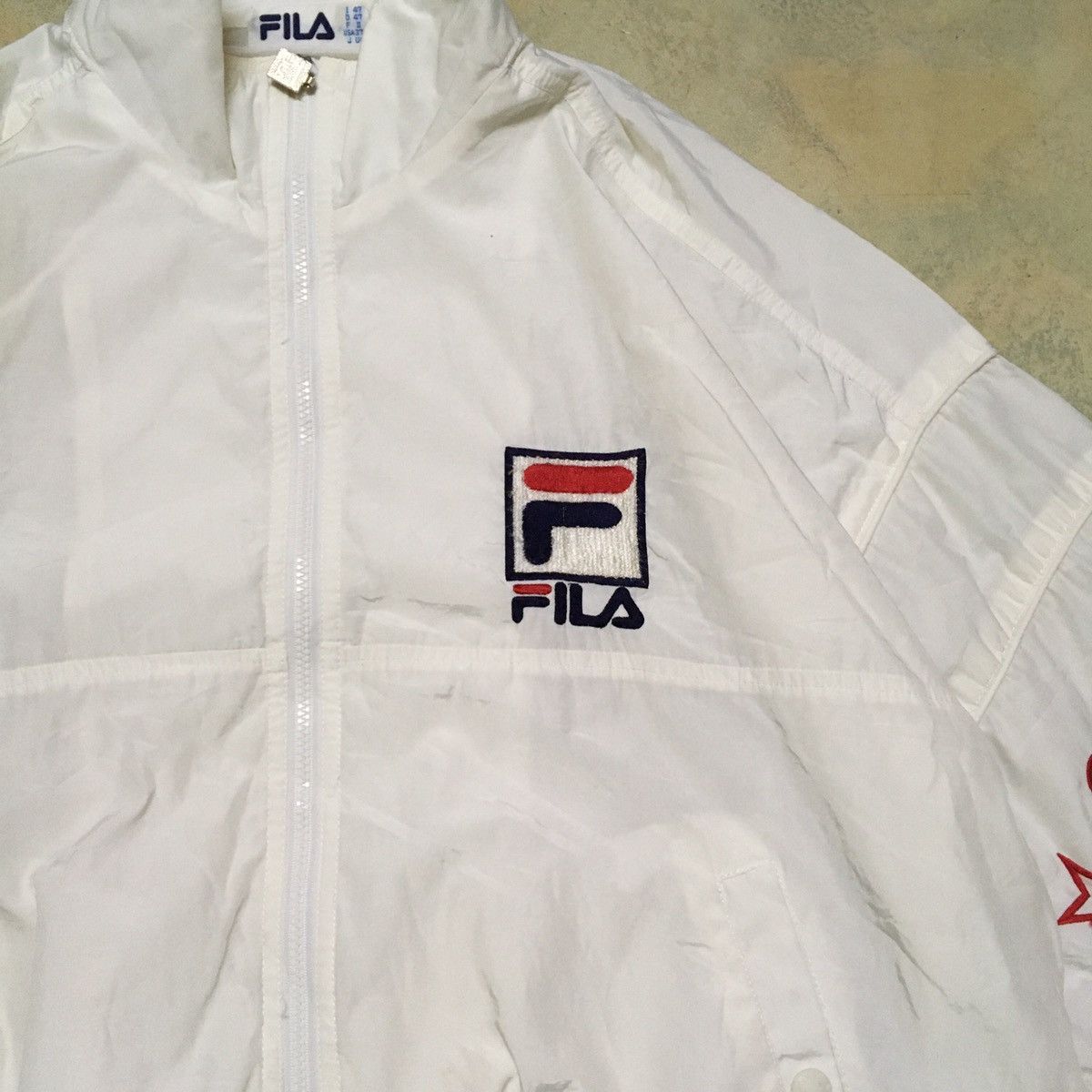 Fila Vintage Fila Big Logo Windbreaker Light Jacket Size US L / EU 52-54 / 3 - 4 Thumbnail