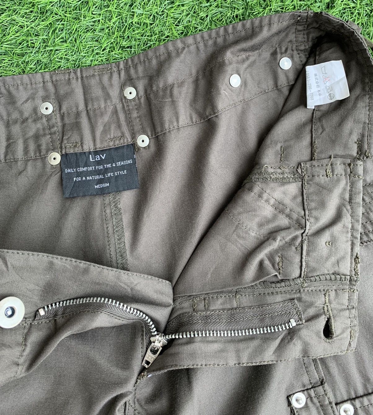 Japanese Brand Multiple Pocket Cargo Pants Japanese Brand Size US 29 - 9 Thumbnail