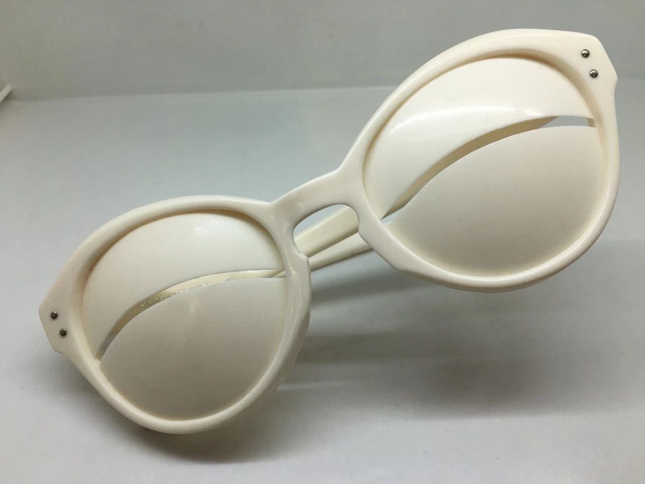 Andre Courreges c. 1965 Iconic André Courrèges Lunette Eskimo Sunglasses Size ONE SIZE - 9 Thumbnail