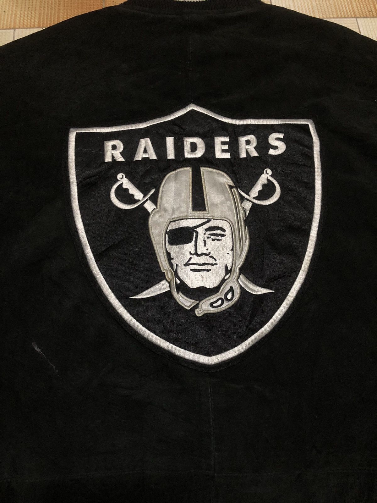 Leather × NFL 💰BINDING OFFER 💸Vintage Varsity RAIDERS‘BIGGEST LOGO’ Size US L / EU 52-54 / 3 - 6 Thumbnail