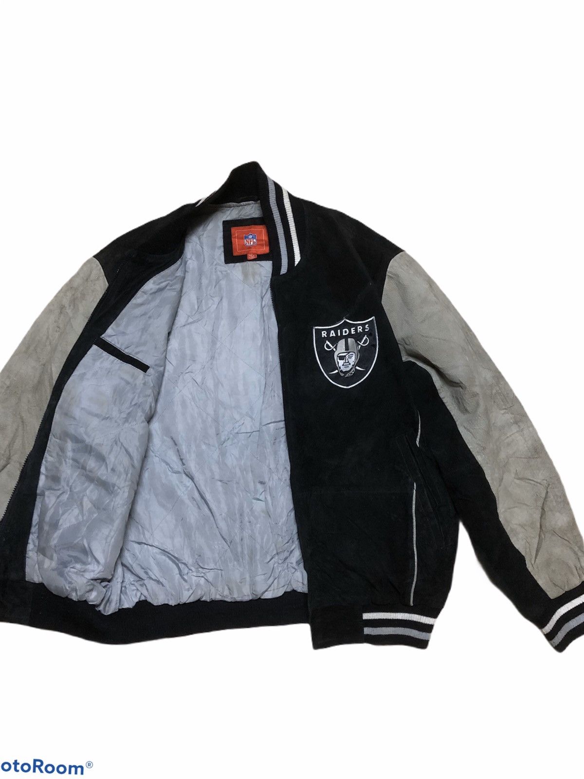 Leather × NFL 💰BINDING OFFER 💸Vintage Varsity RAIDERS‘BIGGEST LOGO’ Size US L / EU 52-54 / 3 - 5 Thumbnail