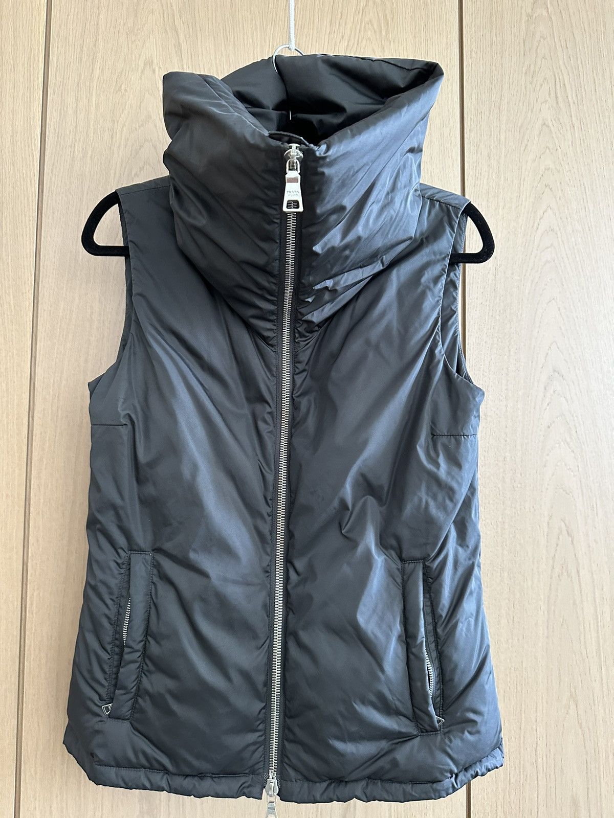 Prada Down Padded Vest Size XS / US 0-2 / IT 36-38 - 2 Thumbnail