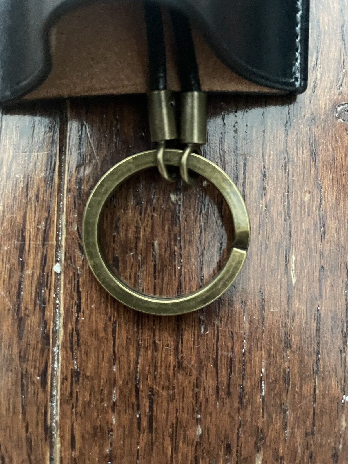 Lemaire logo-engraved leather keyring - Brown