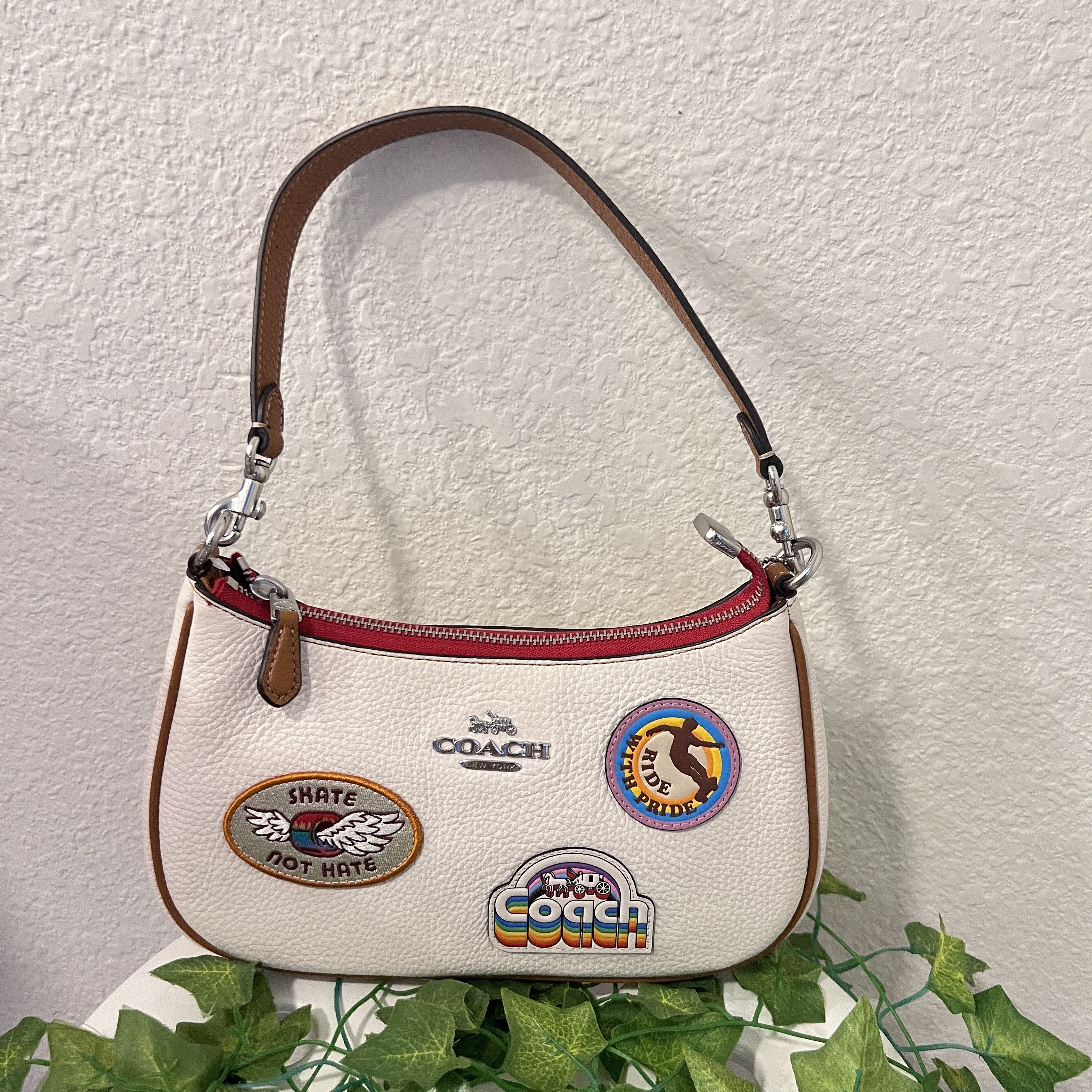 coach Teri Shoulder Bag With Patches CJ604
