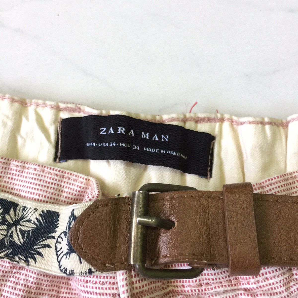 Zara Zara man short pant with belt Hawaiian design Size US 39 - 5 Thumbnail