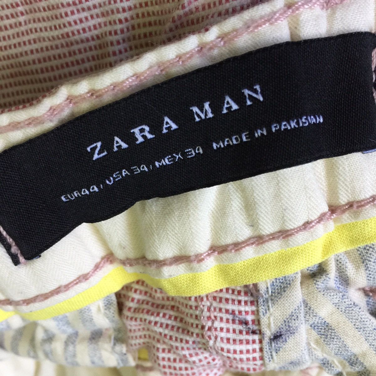 Zara Zara man short pant with belt Hawaiian design Size US 39 - 12 Thumbnail