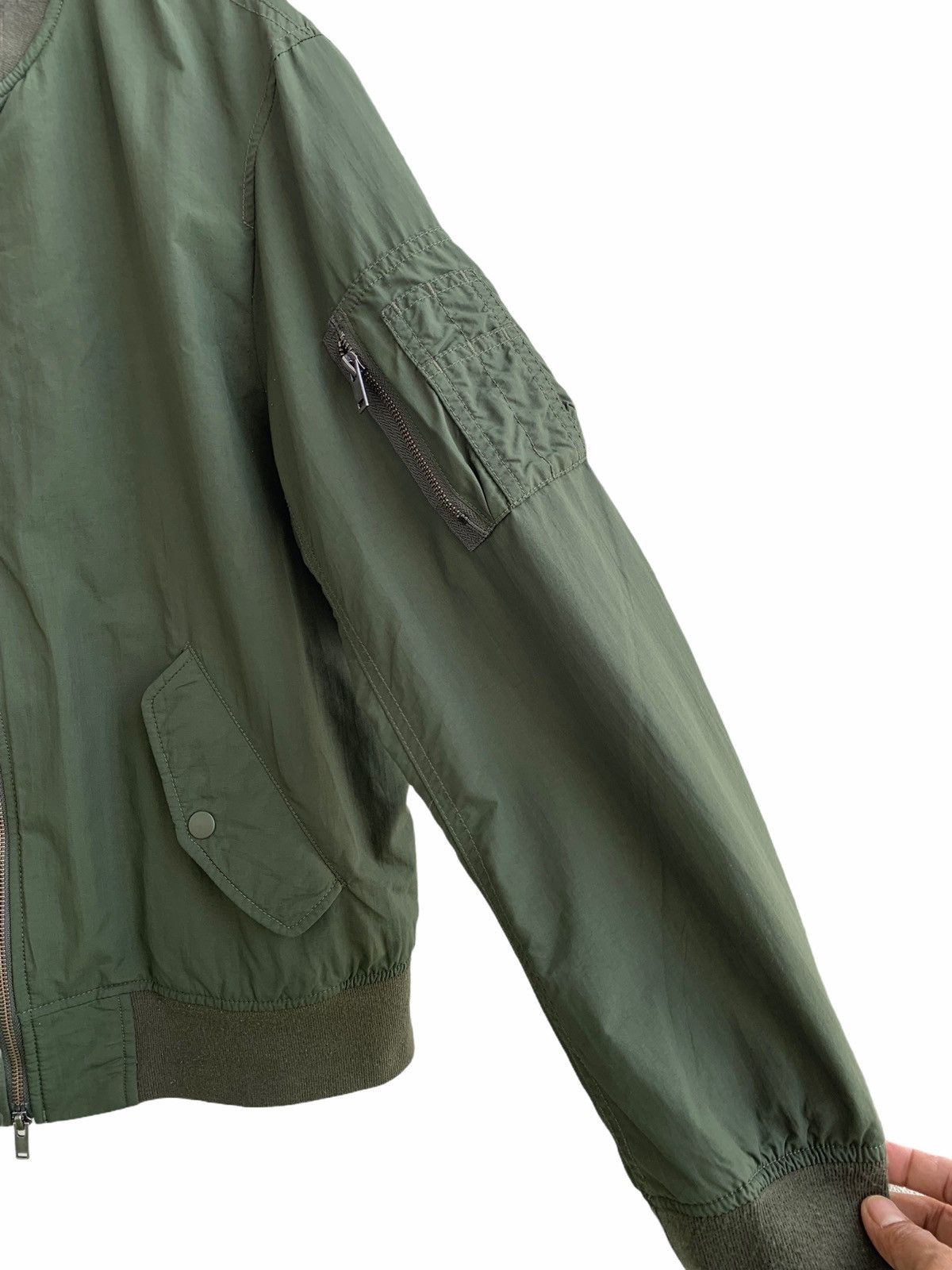 Uniqlo Uniqlo Bomber jacket army green fly jacket Size US S / EU 44-46 / 1 - 8 Thumbnail