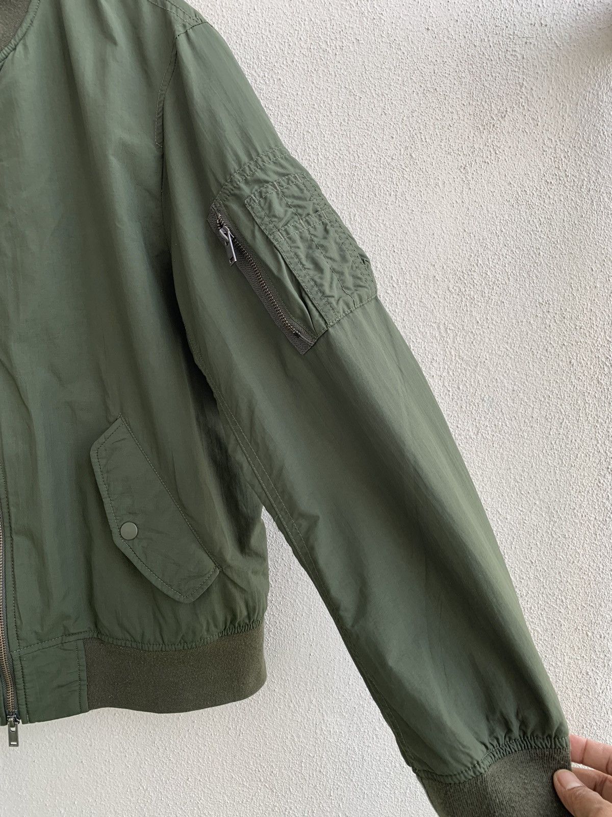 Uniqlo Uniqlo Bomber jacket army green fly jacket Size US S / EU 44-46 / 1 - 15 Thumbnail