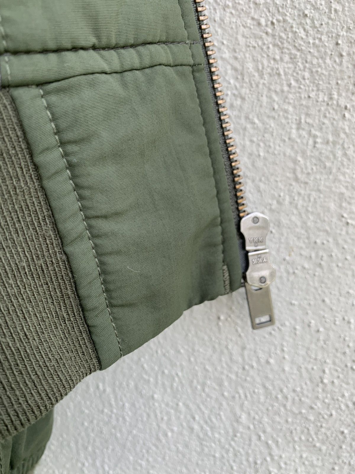 Uniqlo Uniqlo Bomber jacket army green fly jacket Size US S / EU 44-46 / 1 - 11 Thumbnail