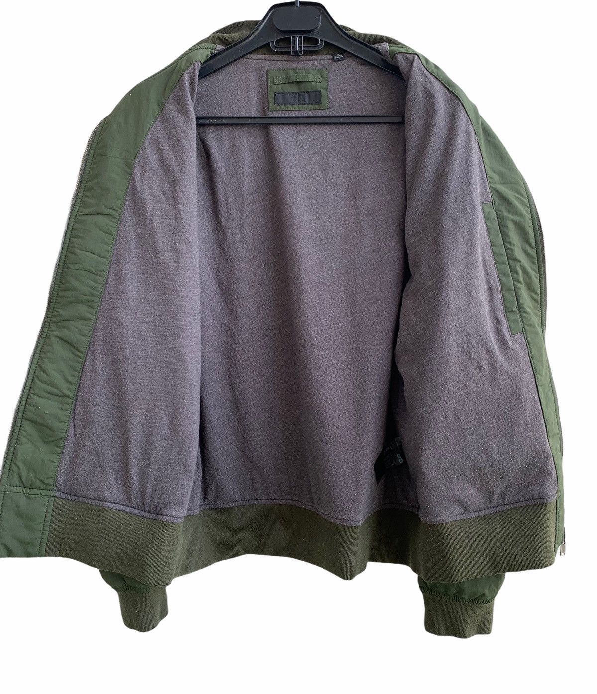 Uniqlo Uniqlo Bomber jacket army green fly jacket Size US S / EU 44-46 / 1 - 3 Thumbnail