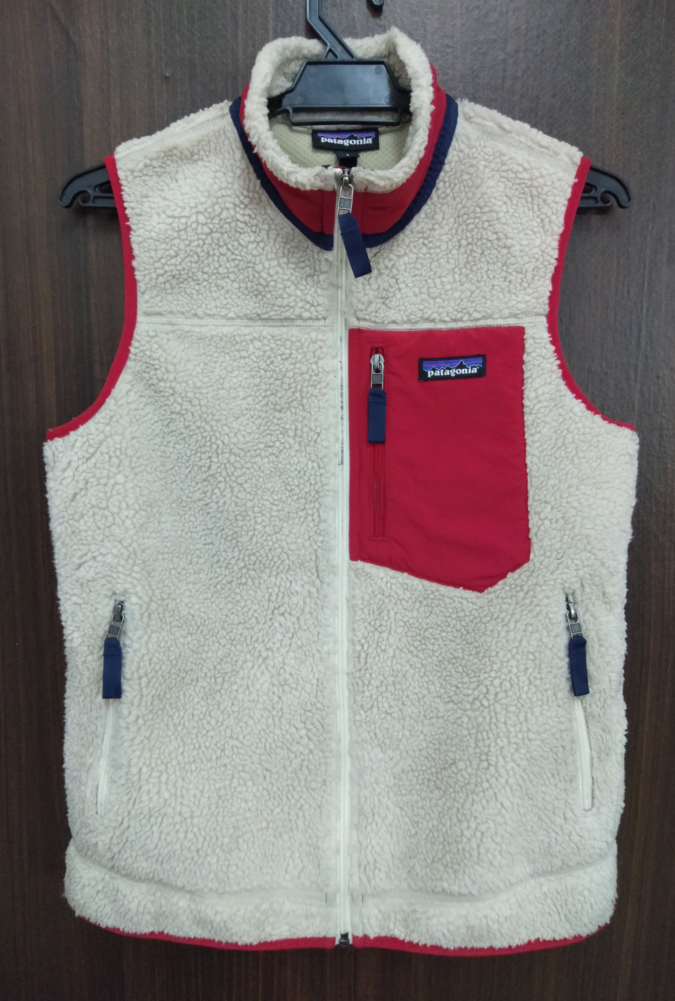 image of Retro Bulky Fleece Patagonia Vest in Cream/Red, Men's (Size Small)