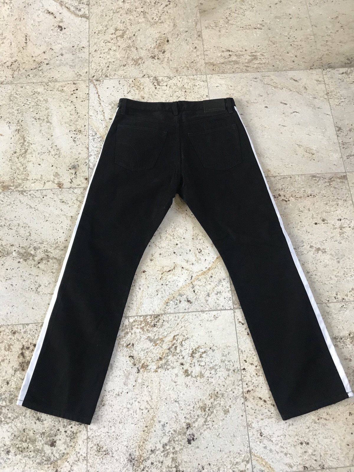 Calvin Klein 30-31-32-34-36 / High Waisted Black Denim With White Trim Size US 34 / EU 50 - 13 Thumbnail