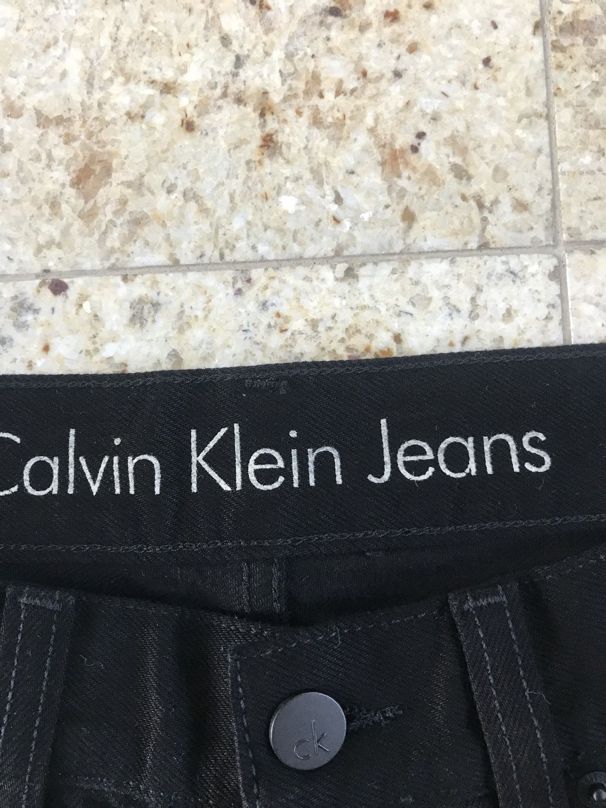 Calvin Klein 30-31-32-34-36 / High Waisted Black Denim With White Trim Size US 34 / EU 50 - 8 Thumbnail