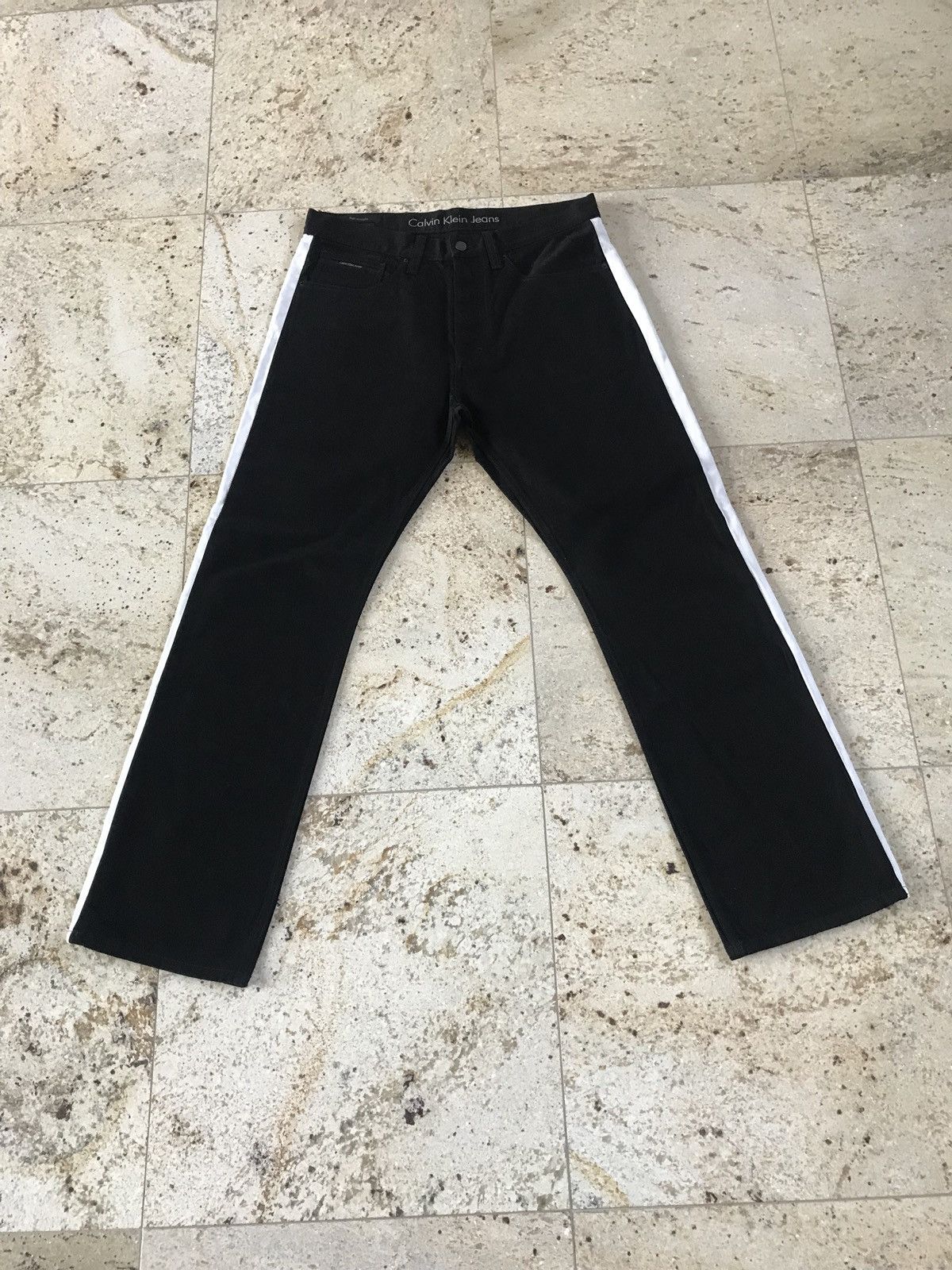 Calvin Klein 30-31-32-34-36 / High Waisted Black Denim With White Trim Size US 34 / EU 50 - 1 Thumbnail