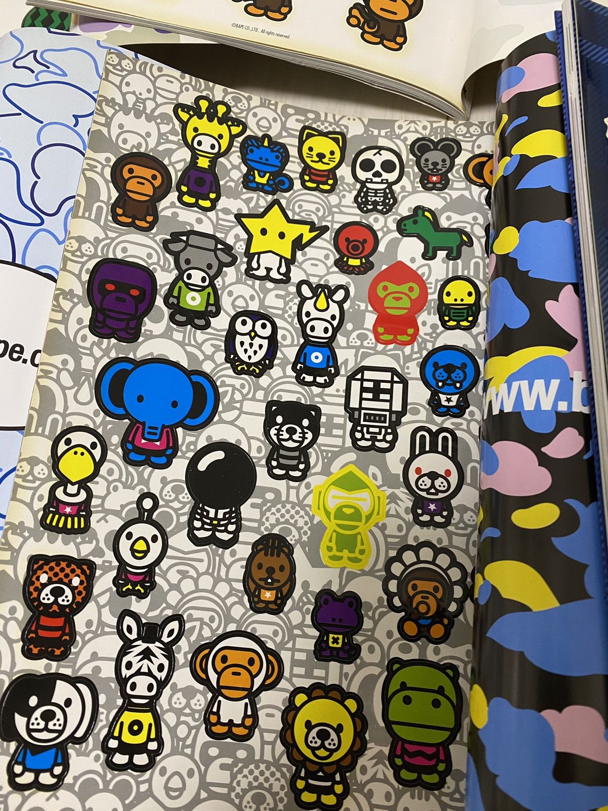 Bape A Bathing Ape Magazine 2005 2006 2007 set with sticker Size ONE SIZE - 4 Thumbnail