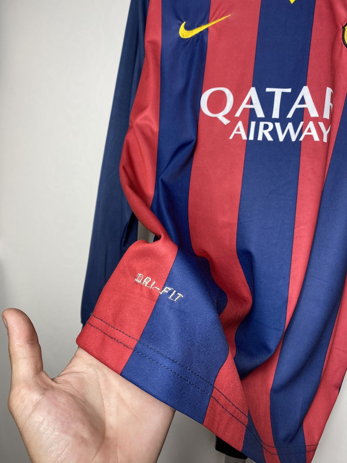 Vintage Vintage Barcelona Messi #10 long sleeve jersey size S Size US S / EU 44-46 / 1 - 5 Thumbnail