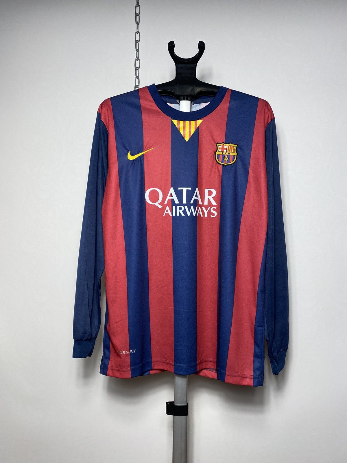 Vintage Vintage Barcelona Messi #10 long sleeve jersey size S Size US S / EU 44-46 / 1 - 2 Thumbnail