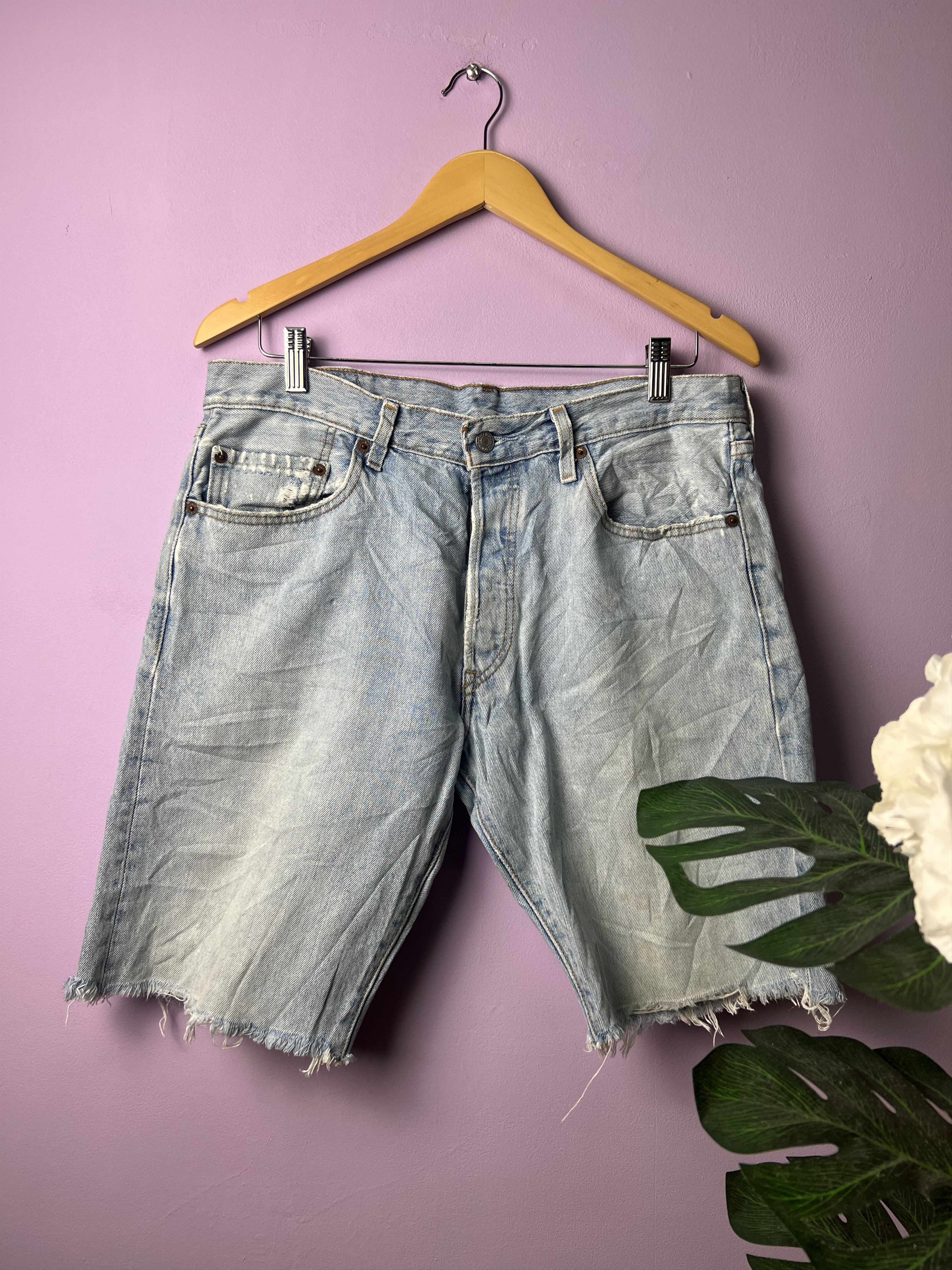 🔥Distressed Vintage Levi’s 501 Cropped Denim