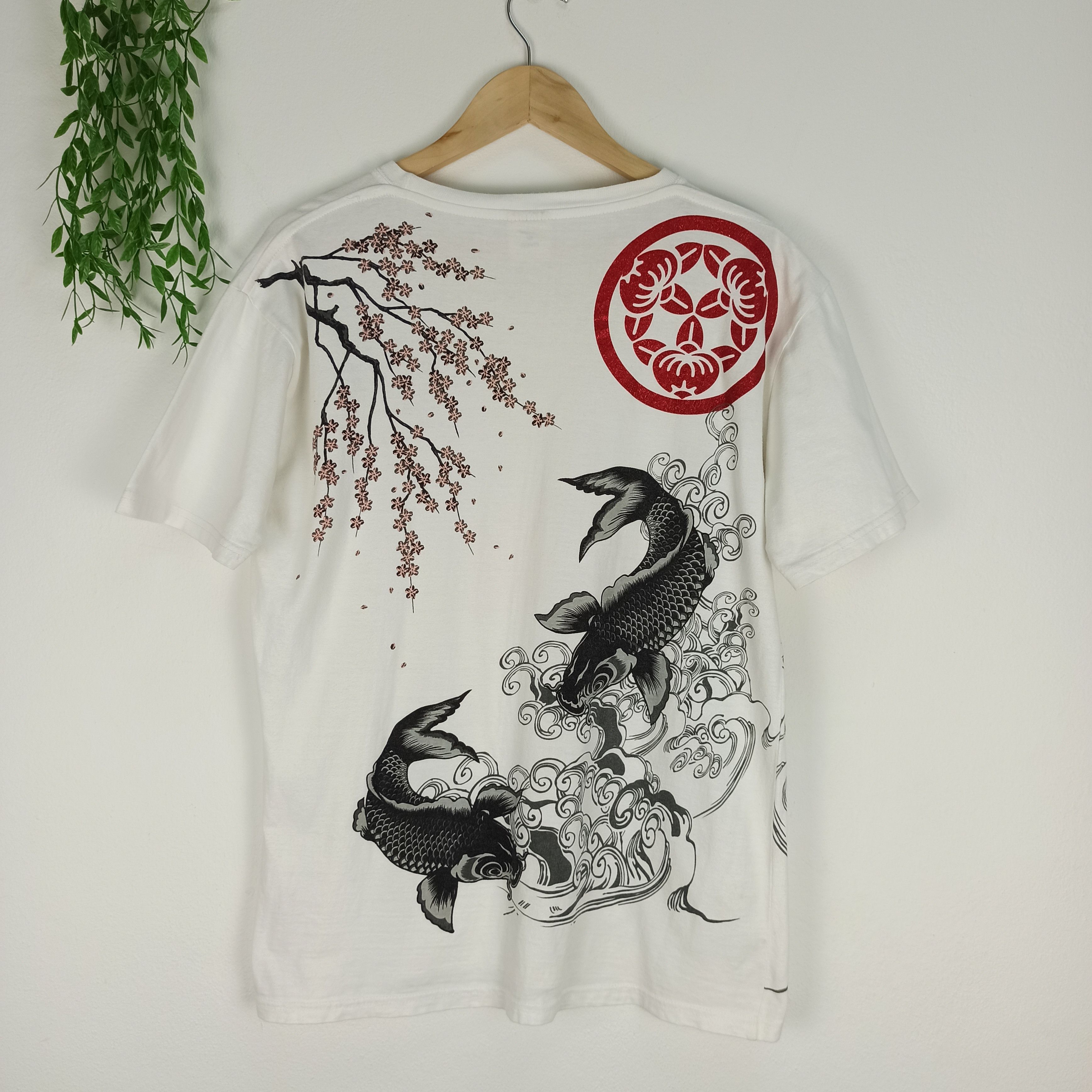 Japanese Brand Rare Sukajan Fish Koi Over Printed Tshirt Size US L / EU 52-54 / 3 - 1 Thumbnail