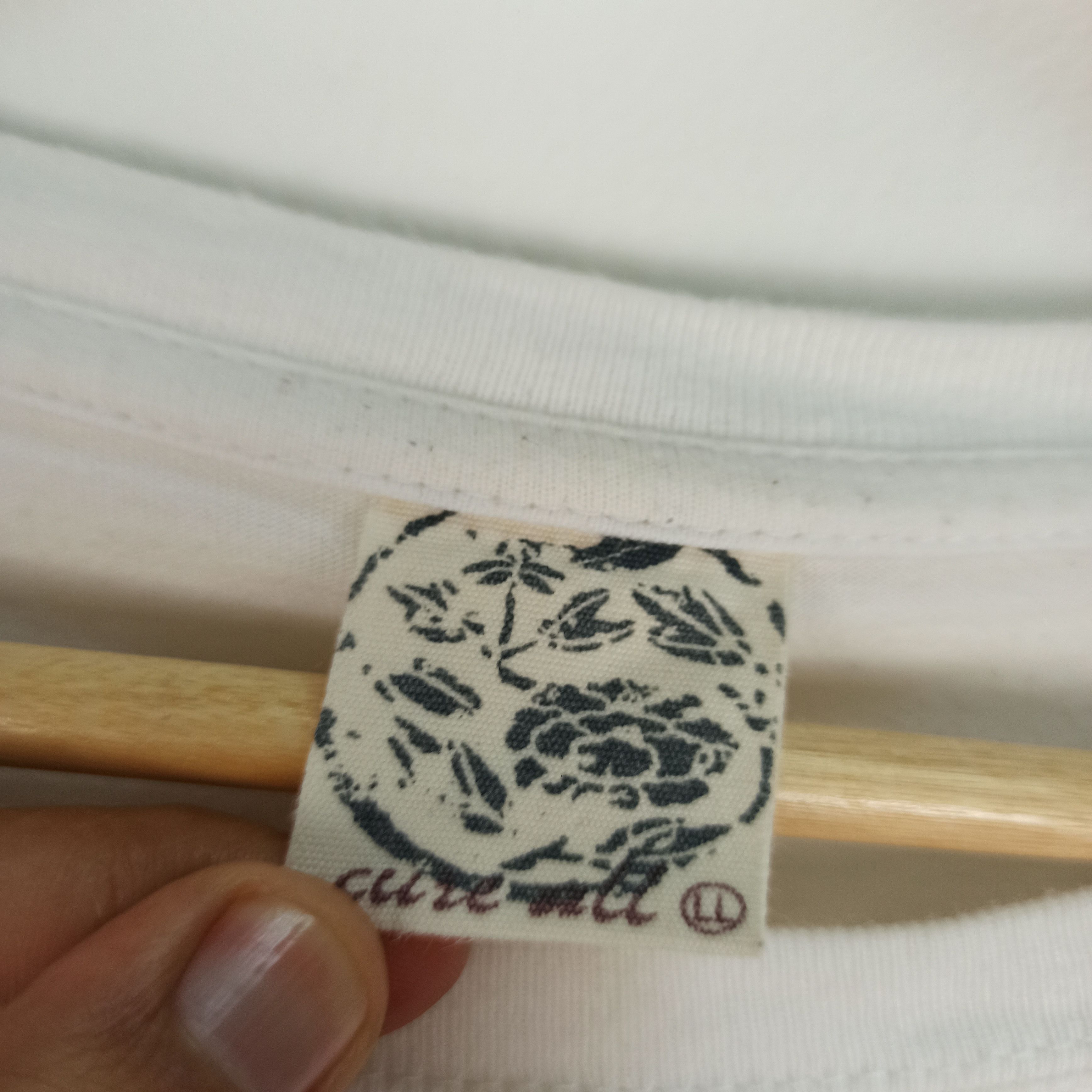 Japanese Brand Rare Sukajan Fish Koi Over Printed Tshirt Size US L / EU 52-54 / 3 - 7 Thumbnail