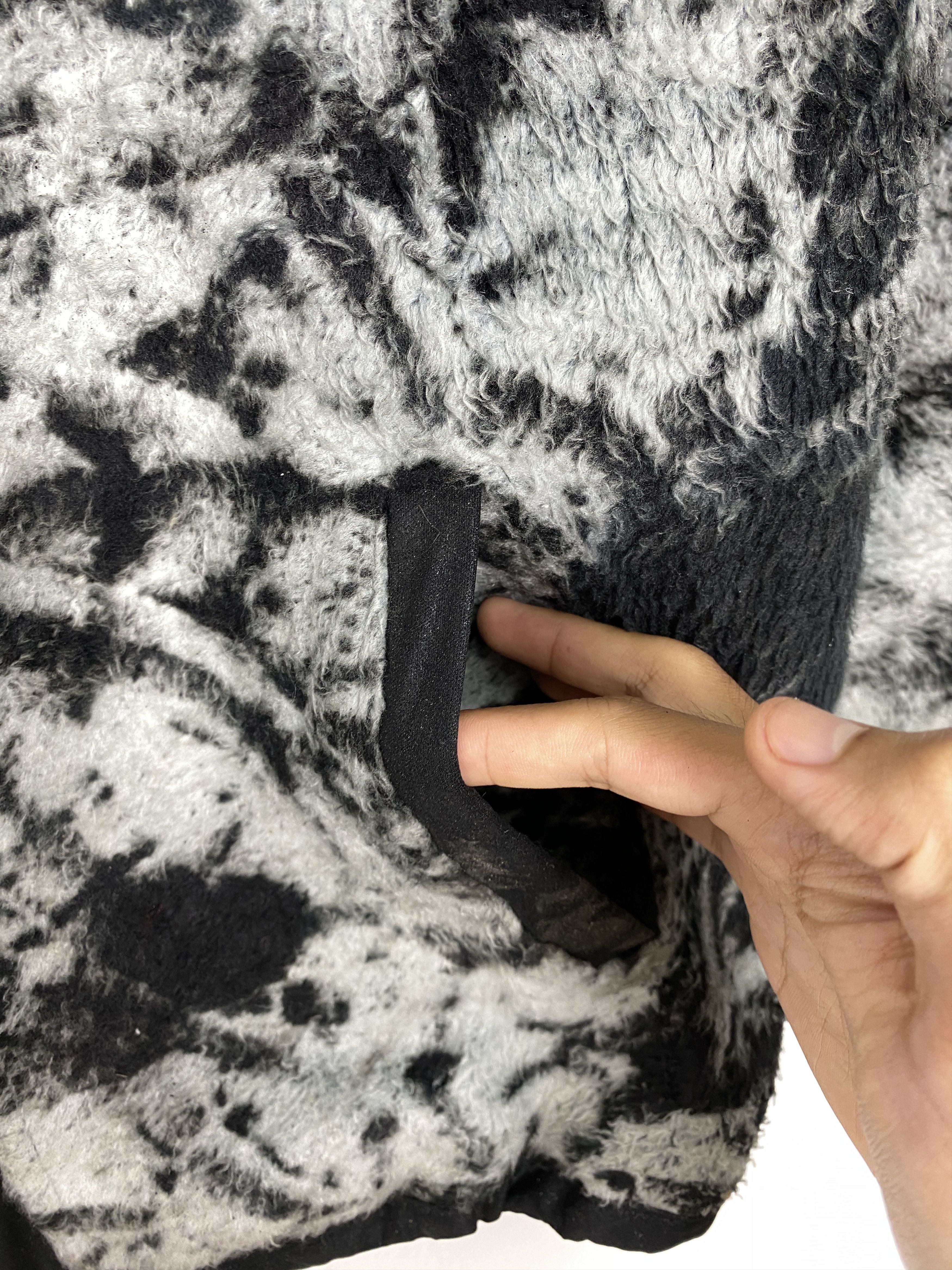 Japanese Brand Vintage A.VERSACE Abstract Pattern Fleece Jacket Size US L / EU 52-54 / 3 - 11 Thumbnail