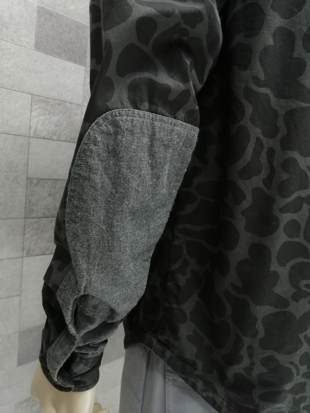 10 Deep 10DEEP Military Black Camo Shirt Elbow Patch BAPE Style Size US M / EU 48-50 / 2 - 6 Thumbnail