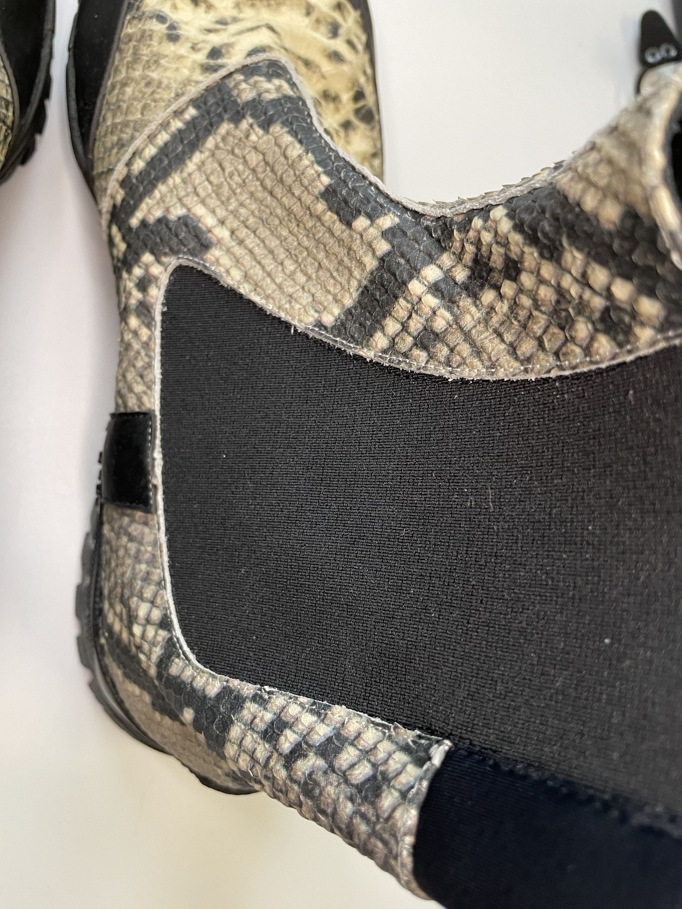 1017 ALYX 9SM × Vibram 1017 ALYX 9SM Vibram Chelsea Boots (0964) Size US 10 / EU 43 - 15 Thumbnail