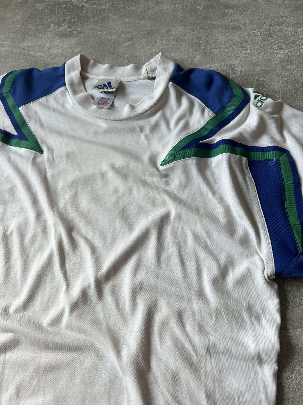 Vintage Vintage Adidas Shirt Size M - L Size US M / EU 48-50 / 2 - 2 Thumbnail