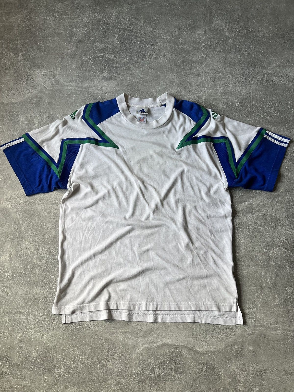 Vintage Vintage Adidas Shirt Size M - L Size US M / EU 48-50 / 2 - 1 Thumbnail