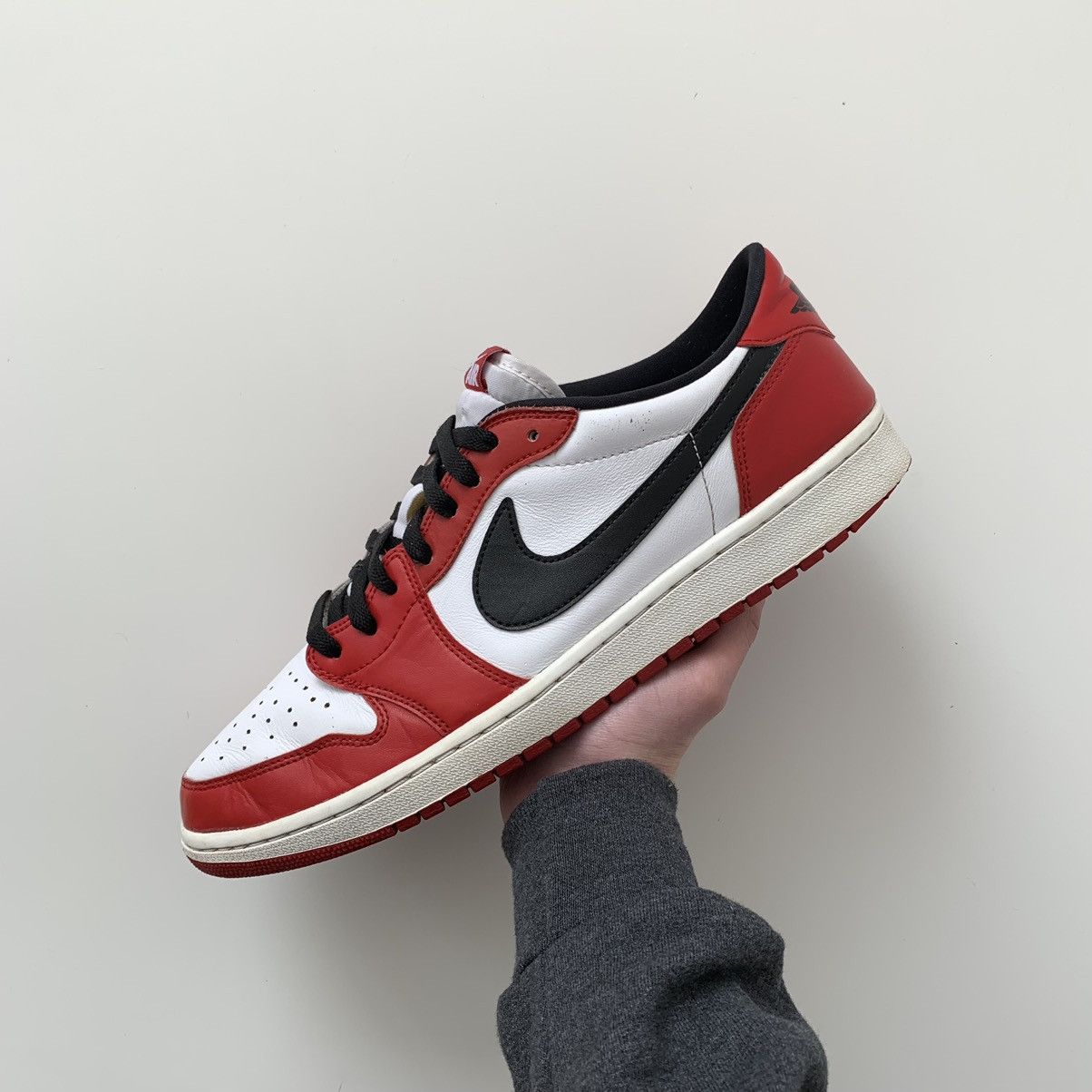 Jordan Brand 2016 Nike Jordan 1 Low Retro Chicago Size US 13 / EU 46 - 11 Thumbnail