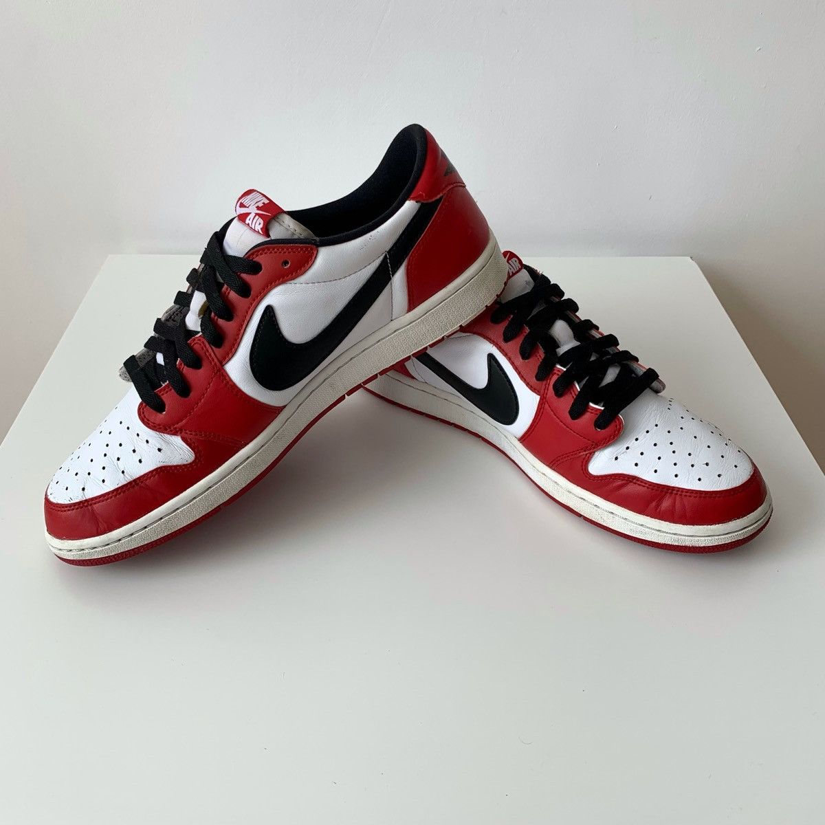 Jordan Brand 2016 Nike Jordan 1 Low Retro Chicago Size US 13 / EU 46 - 10 Thumbnail